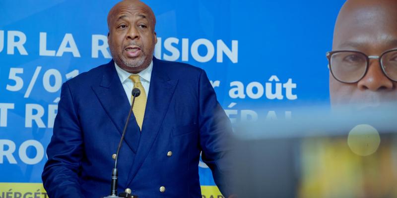 Aimé Molendo Sakombi, ministre des hydrocarbures 