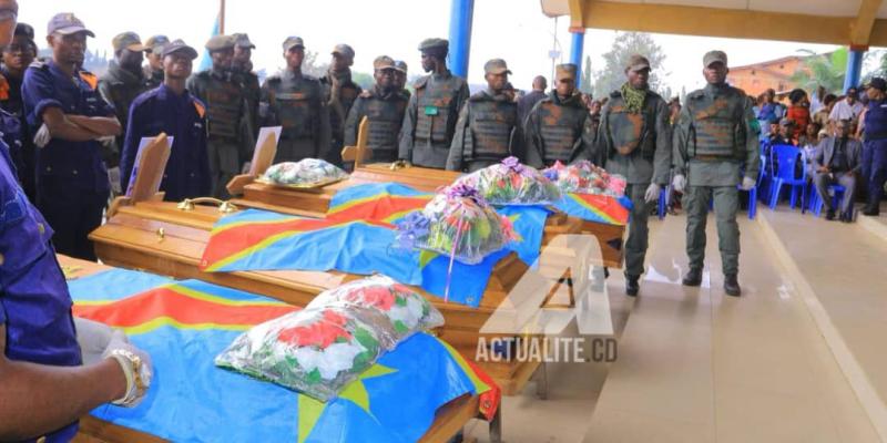 Hommage aux policiers et soldats tués lors des affrontements contre les wazalendo