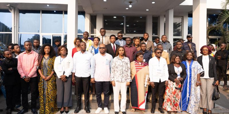 Grace Emie Kutino, avec les membres du CNJ