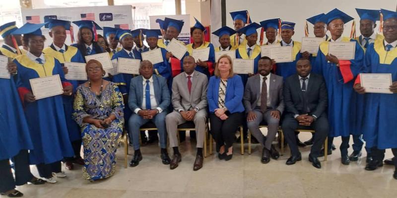 Cérémonie de remise des diplômes aux membres des troisième et cinquième cohortes du Programme de Formation en Épidémiologie de Terrain (FETP)