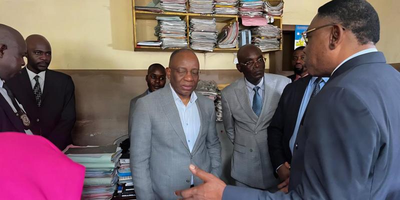 Visite de Guillaume Ngefa au tribunal de paix de Kinshasa/Kinkole 