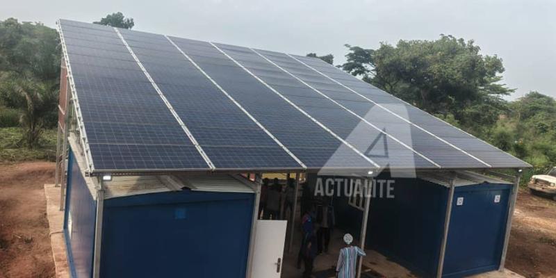 Un central photovoltaïque installé au village Mukwaka (Tanganyika)