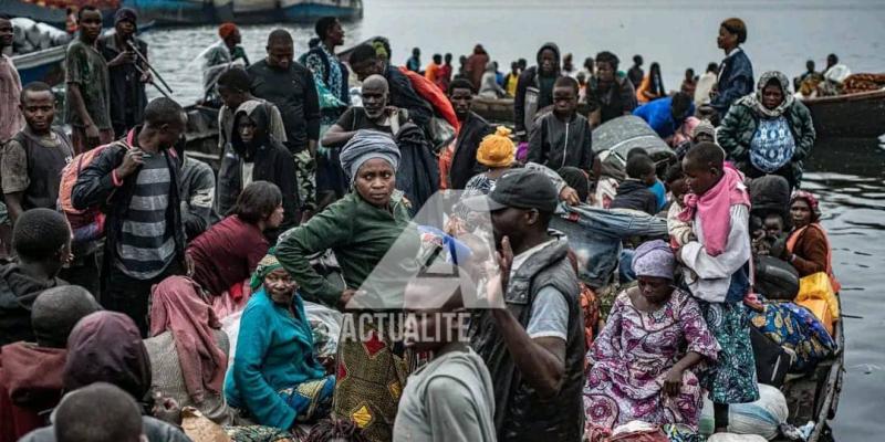 De petites commerçantes au port de Kituku, à l'ouest de Goma