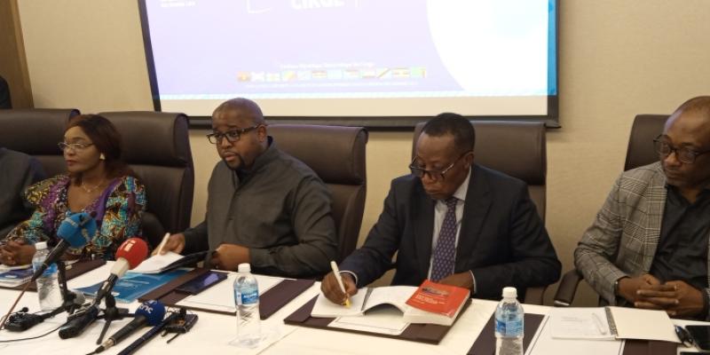 Floribert Anzuluni en conférence de presse