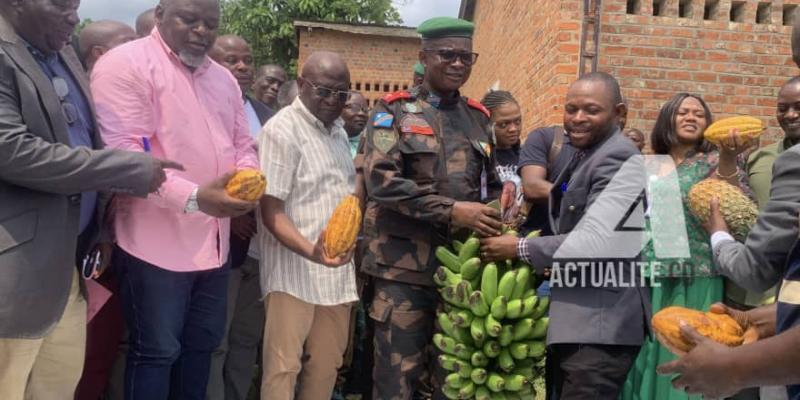 Le gouverneur Somo lançant le forum agricole à Walikale