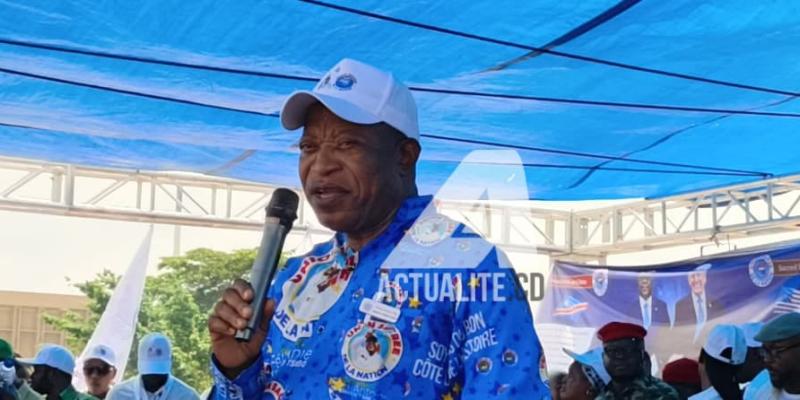 André Mbata lors d'un rassemblement de l'Union sacrée pour la nation au Palais du peuple