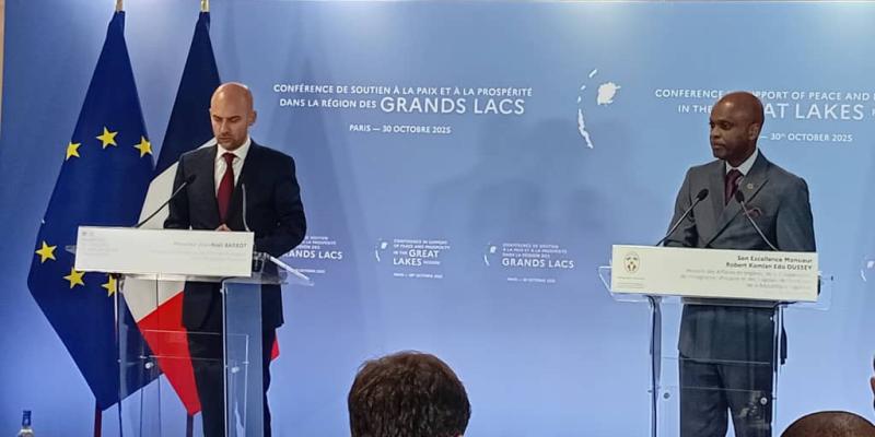 Jean-Noël Barrot, ministre français de l’Europe et des Affaires étrangères, et son homologue togolais, Robert Dussey.