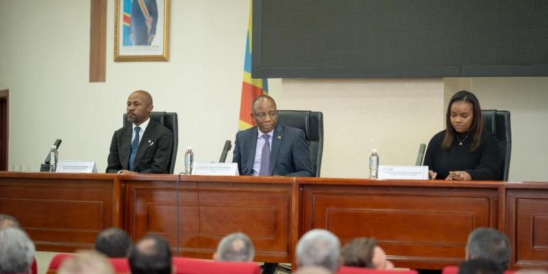 Les membres du gouvernement face aux diplomates accrédités en RDC
