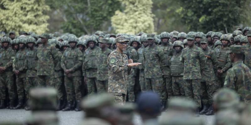 Kagame et les officiers de RDF