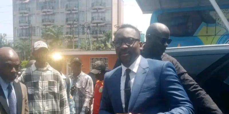 Shabani Nonda lors du dépot de sa candidature comme président de la FECOFA 