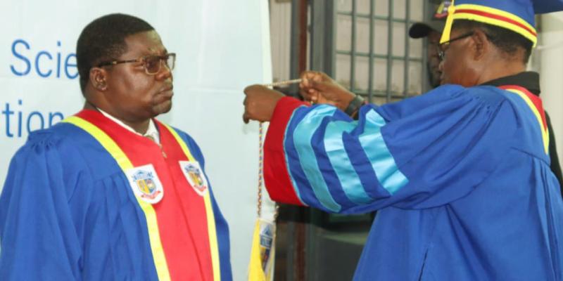 Fabrice Akaa lors de la soutenance de thèse doctorale 