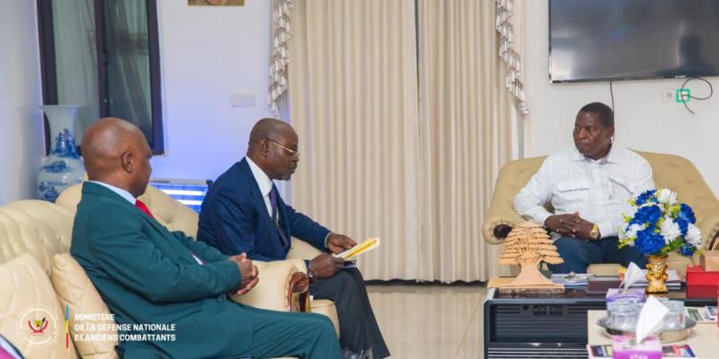 Guy Kabombo, ministre de la Défense nationale reçu chez Faustin-Archange Touadéra, président de la RCA