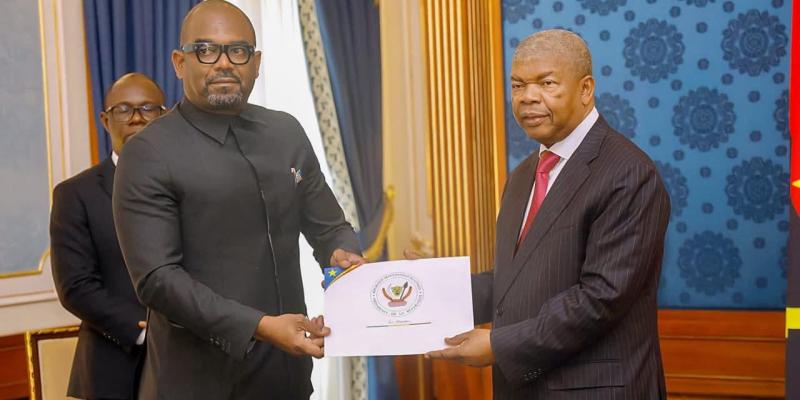 Sumbu Sita Mambu, haut représentant de Félix Tshisekedi reçu par João Lourenço, président de la République d'Angola 