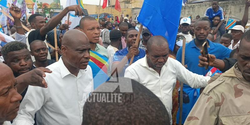 Arrivée de Fayulu pour la manifestation de l'opposition