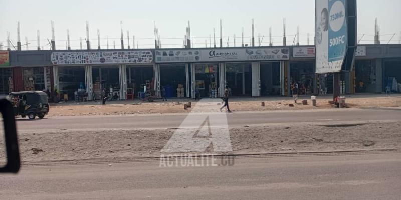 Kinshasa. Maison commerciale à Terre Jaune, à N’sele