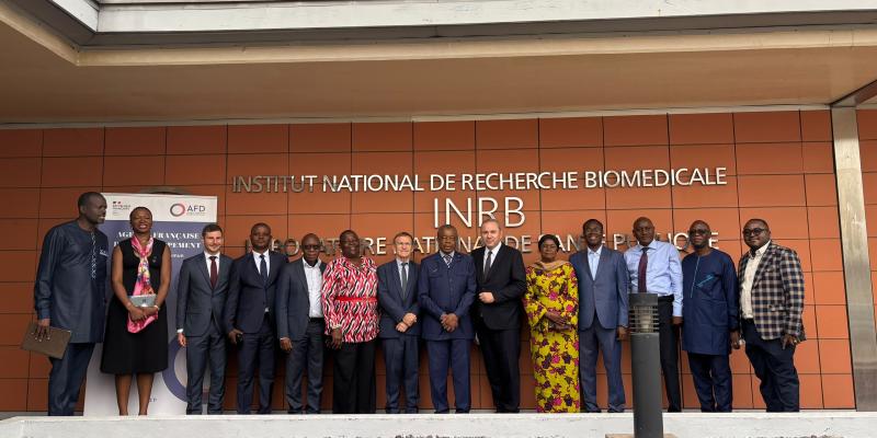 La délégation de l'AFD ainsi que les agents et cadres de l'INRB