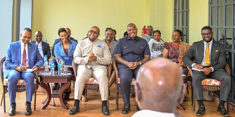 Floribert Anzuluni reçu par Yoweri Museveni