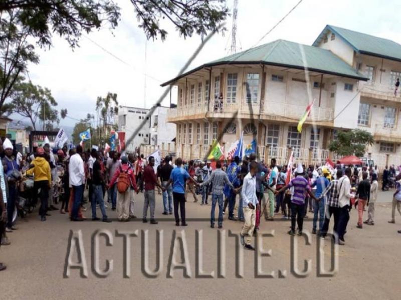 L'opposition entrain de manifester à Bukavu sous l'encadrement de la police