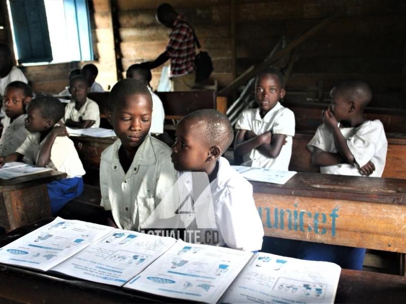 Les élèves dans une salle de classe à Kibumba, dans le territoire de Nyiragongo (Nord-Kivu)