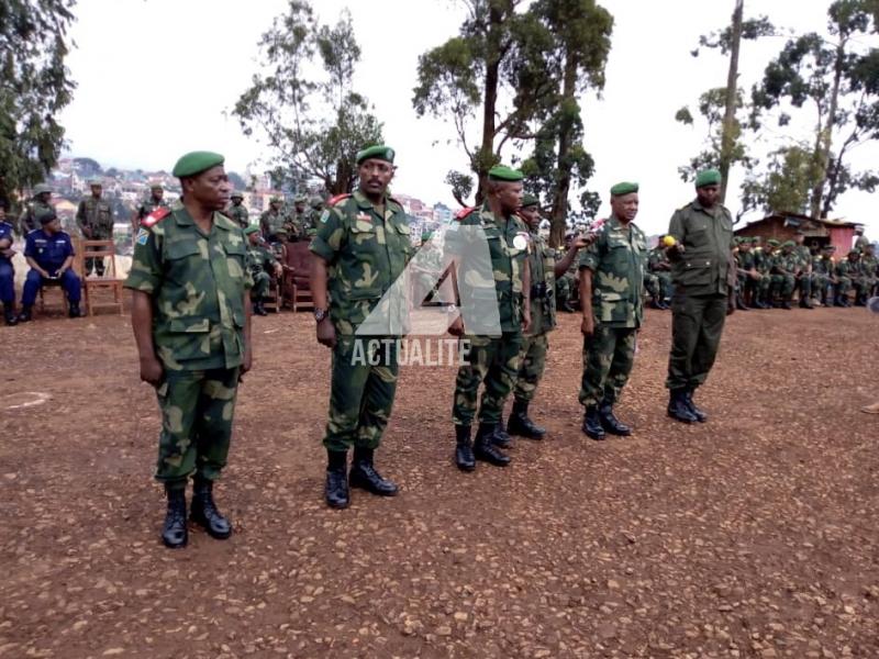Des militaires lors d'une parade au camp Saio à Bukavu