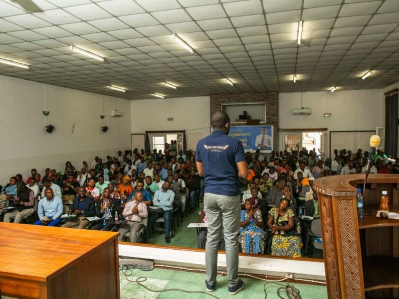 La cérémonie du lancement de l'école des formateurs des témoins électoraux à Lubumbashi par Adam Chalwe