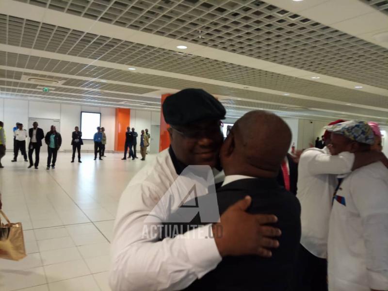 Tshisekedi et Kamerhe à l'aéroport / Ph. Christine Tshibuyi