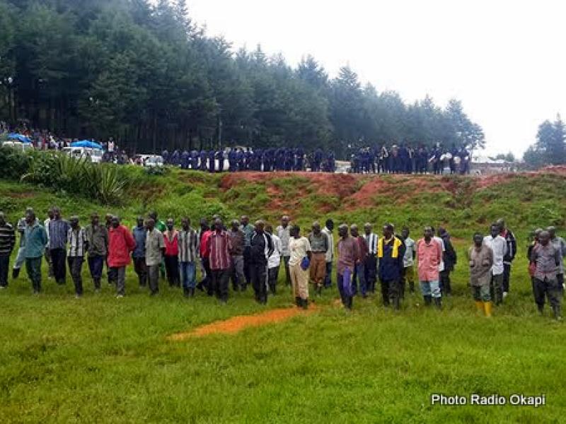 Des ex-combattants des FDLR qui se sont déjà volontairement rendus à la Monusco au Sud-Kivu, lors de la cérémonie de reddition le 28 décembre 2014. Photo Monusco/Serge Kasanga