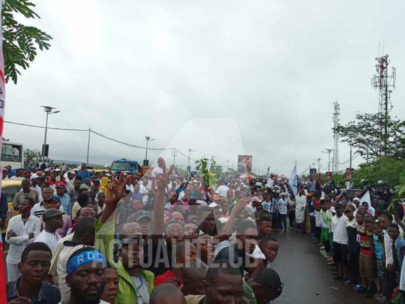 Les militants accompagnent le cortège de Felix Tshisekedi et Vital Kamerhe/Ph. Christine Tshibuyi