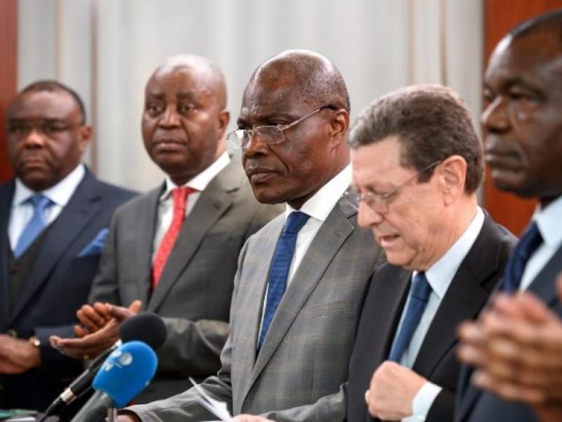 Les leaders de l'opposition congolaise, avec au centre leur candidat à la présidentielle Martin Fayulu. A ses côtés, Alan Doss, de la fondation Kofi Annan. Genève, le 11 novembre 2018. © Fabrice COFFRINI / AFP