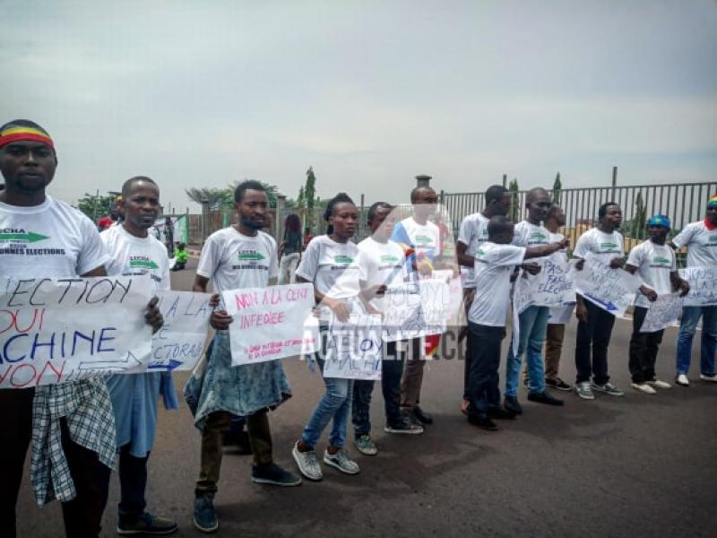 Manifestation des militants de Lucha contre la machine à voter/Ph. Christine Tshibuyi