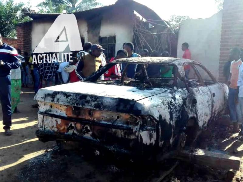 Voiture et maison incendiées lors d'une attaque des ADF au quartier Boikene à Beni