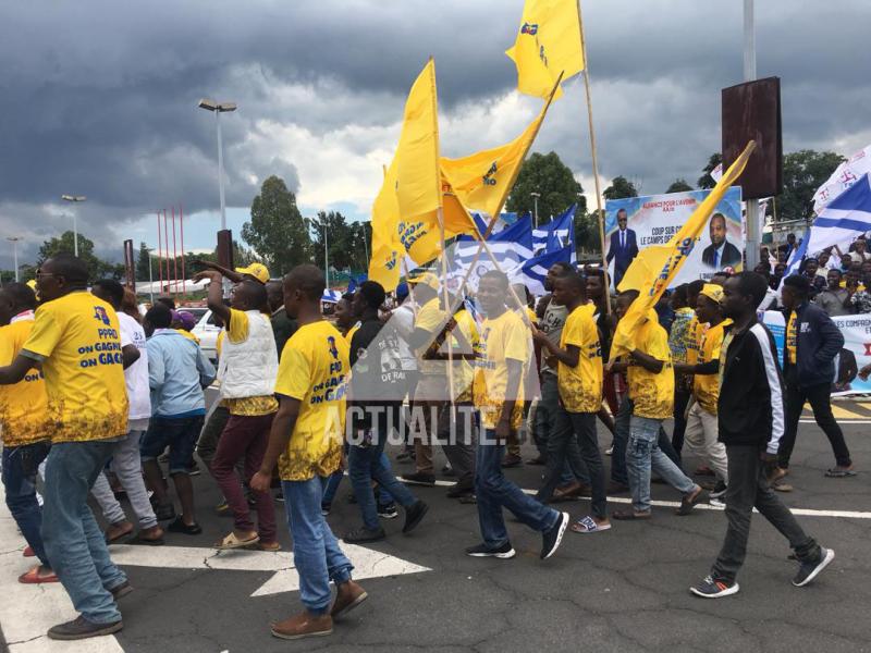 Les militants du FCC pendant la campagne électorale de Shadary