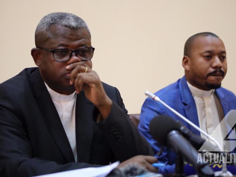 Le SG de la CENCO et le porte-parole de l'ECC en conférence de presse  mercredi 26 décembre 2018 à Kinshasa.Ph. Christine Tshibuyi