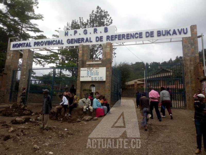 A la porte d'entrée de l'hôpital général provincial de référence de Bukavu/Ph. Justin Mwamba