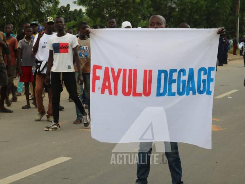 Les militants anti-Fayulu à l'aéroport de Kindu au Maniema