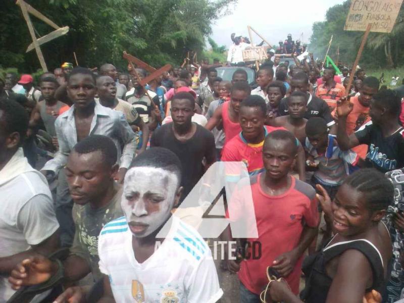 Le cortège de Martin Fayulu sur la route de l'aéroport de Bangboka lors de son arrivée ce samedi 8 décembre 2018 à Kisangani