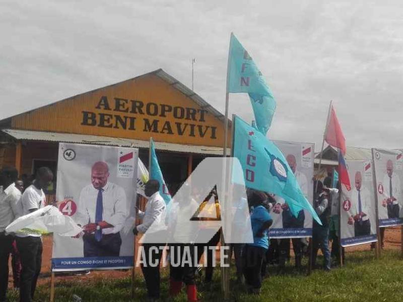 Les militants rassemblés à l'aéroport de Mavivi (Beni) pour accueillir Martin Fayulu