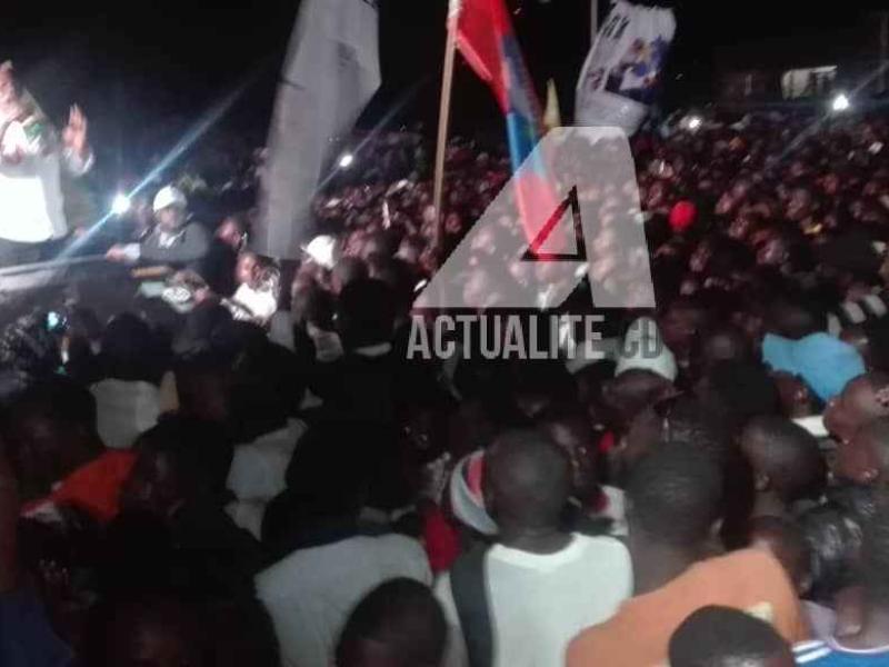 Les militants de l'opposition en meeting de Martin Fayulu au rond-point du 30 juin à Beni