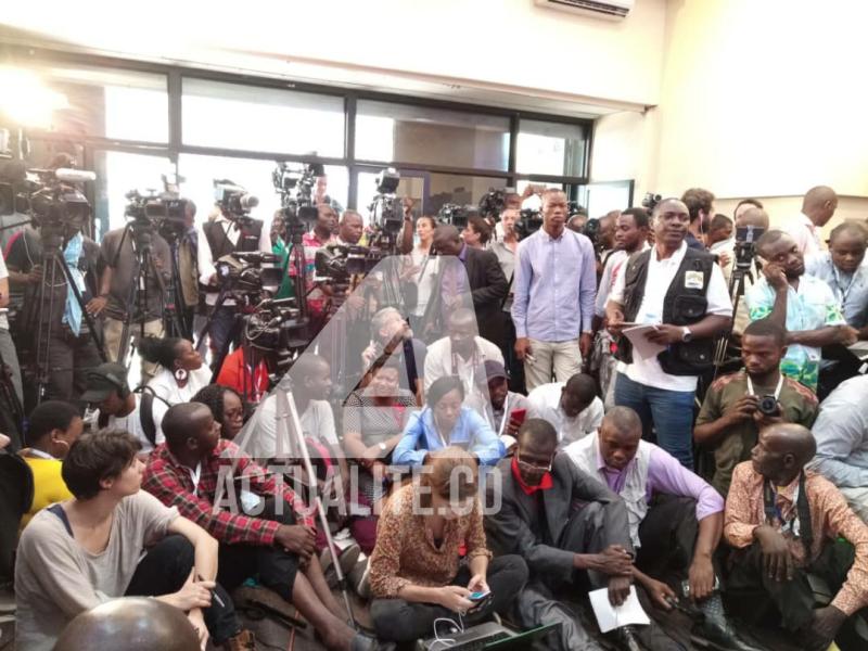 Les journalistes en en attente de la conférence de presse de Corneille Nangaa au siège de la CENI à Kinshasa.