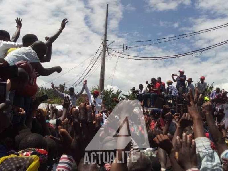Une foule immense ovationne Vital Kamerhe et Félix Tshisekedi à Katana