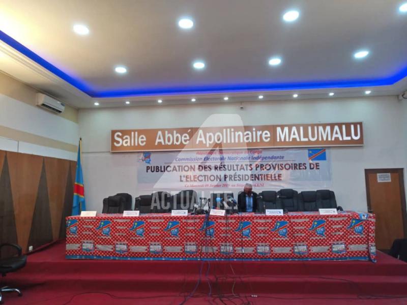 La salle Apollinaire Malu Malu aménagée pour la publication des résultats des élections 