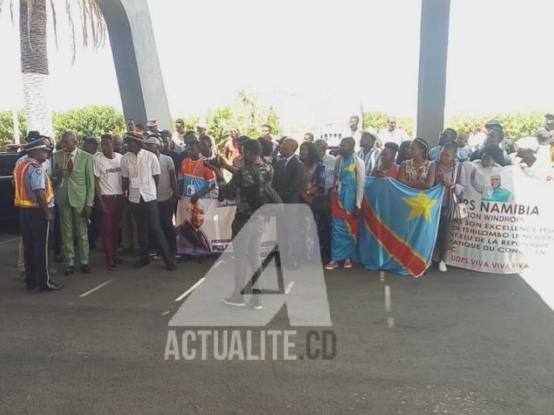 Les congolais mobilisés à l'aéroport de Hosea (Windhoek) pour accueillir le président Félix Tshisekedi/Ph Stanis Bujakera Tshiamala