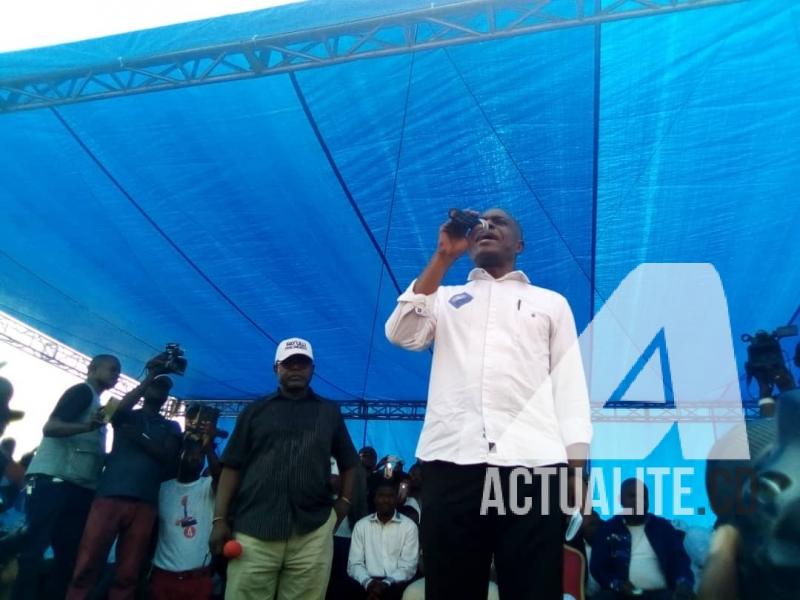 Martin Fayulu au meeting de Lamuka à la place Sainte Thérèse