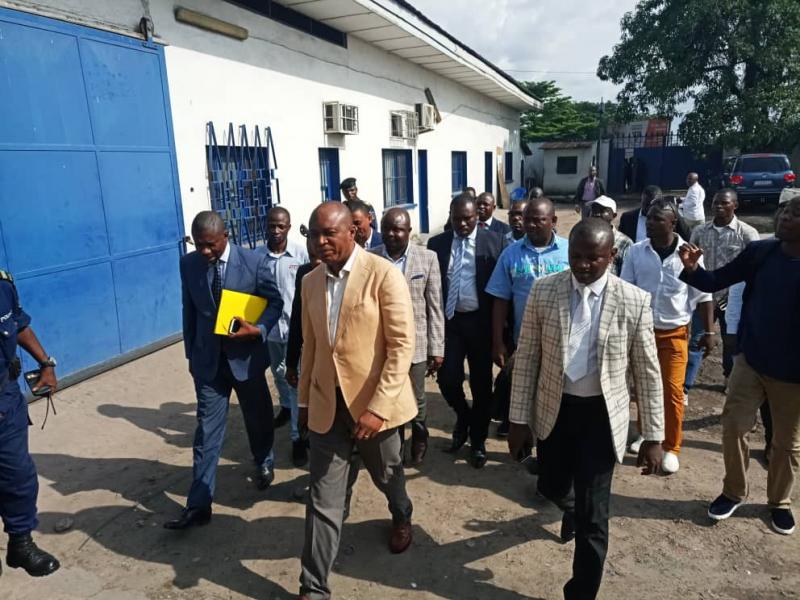 En veste couleur grise, Gentiny Ngobila, candidat gouverneur de la ville de Kinshasa/Ph. droits tiers