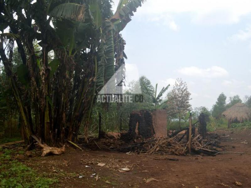 Un village incendié par les miliciens à 10Km de Nizi, Djugu (Photo ACTUALITE.CD)