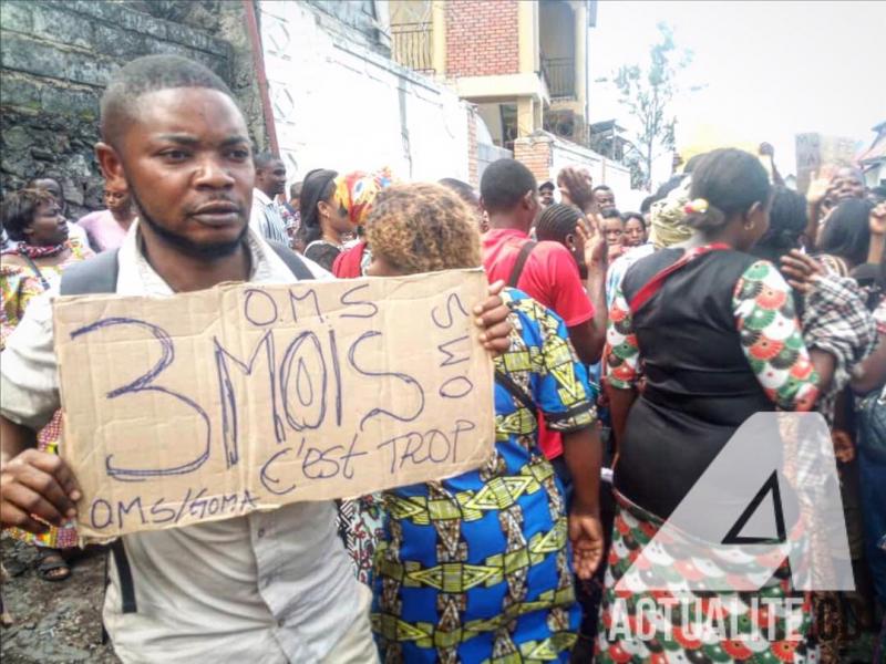 Les relais communautaires manifestent devant le bureau de l'OMS à Goma pour réclamer trois mois d'arriérés 