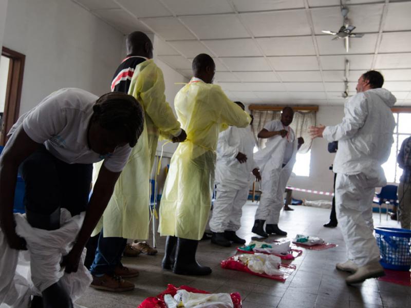  formation des agents Sanitaire  contre Ebola ./Ph . droits tiers 