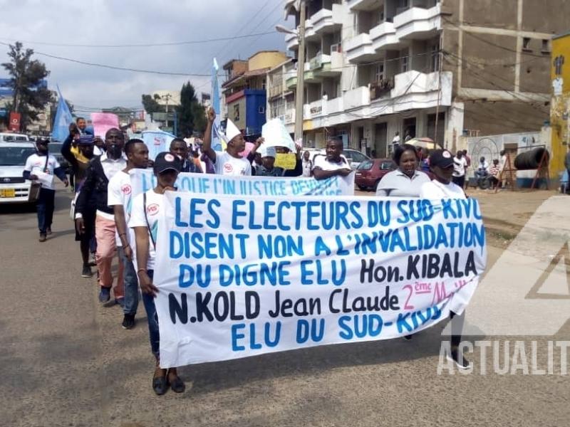 les jeunes du MS lors de leur marche contre l'invalidation de Jean Claude Kibala à Bukavu