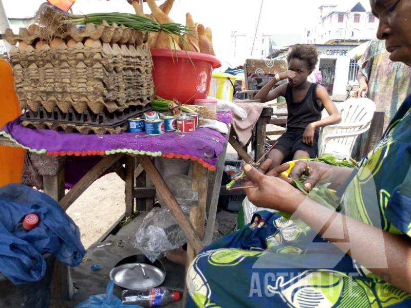 Les femmes petites commerçantes du l'avenue du Marché dans la commune de Kinshasa/Ph Prisca Lokale ACTUALITE.CD