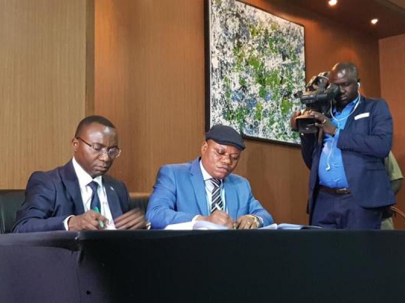 FCC-CACH lors de la signature de l'accord pour la constitution du gouvernement